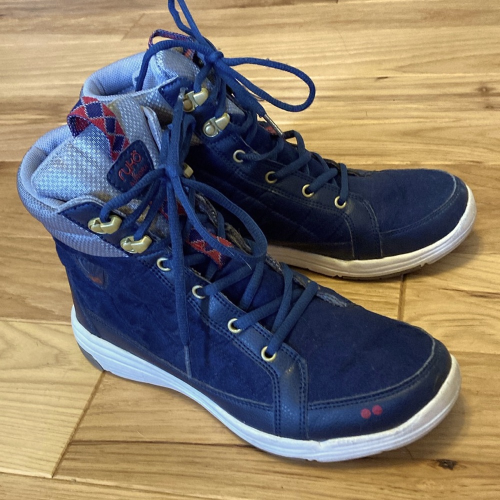 Ryka (AURORA)Diamond Quilted Look Size 7.5